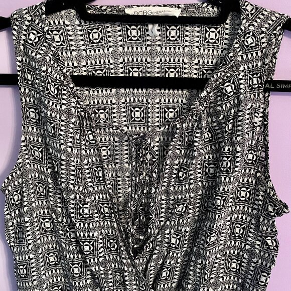 BCBGeneration Sleeveless Black and White Romper - Picture 2 of 5